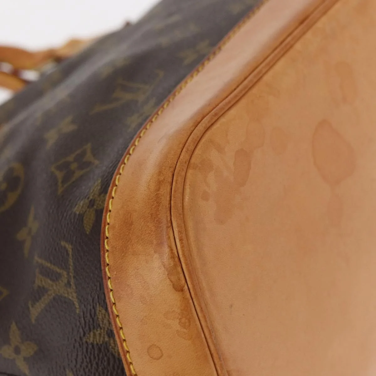 Louis Vuitton Alma Handbag Monogram Canvas - Image 9
