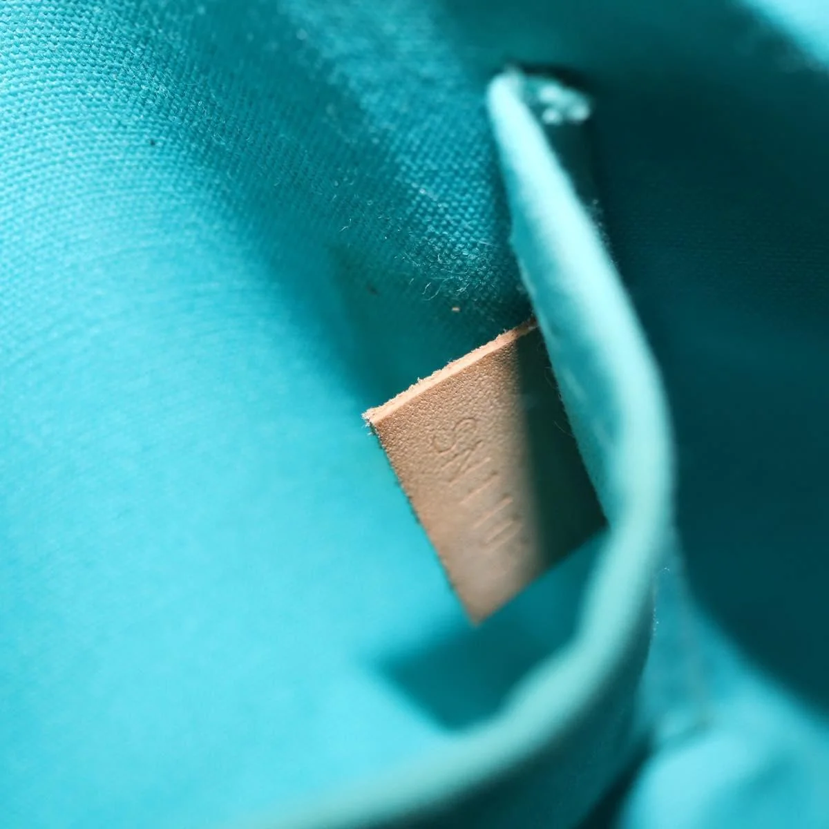 Louis Vuitton Alma Handbag Monogram Vernis - Image 6