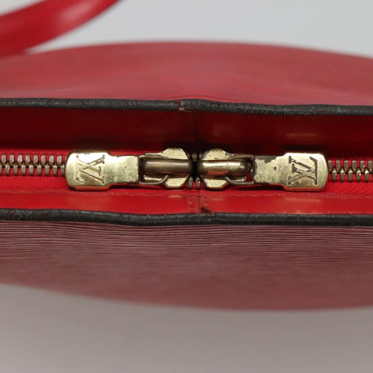 Louis Vuitton Lussac Handbag Epi Leather - Image 13