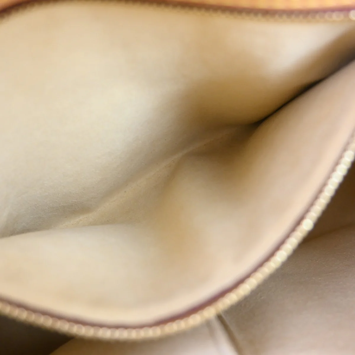 Louis Vuitton Monogram Looping Handbag Monogram Canvas - Image 13