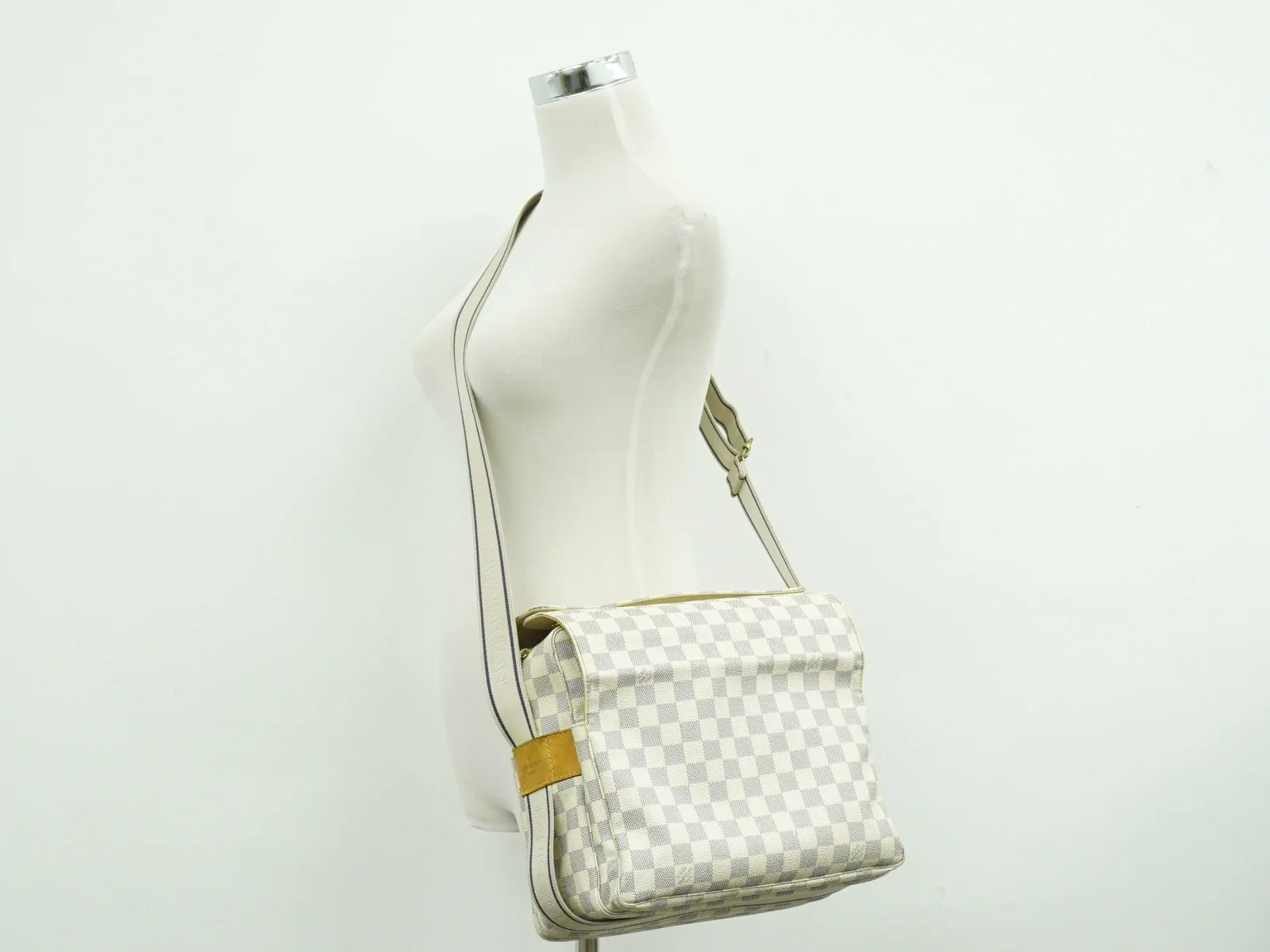 Louis Vuitton Naviglio Handbag Damier - Image 11