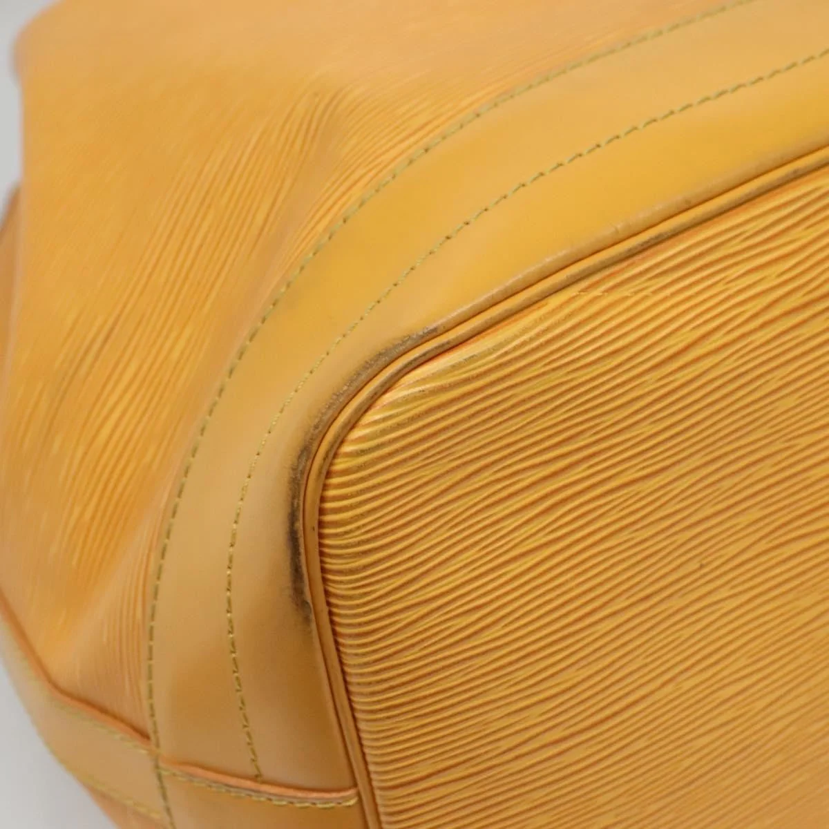 Louis Vuitton Noe Handbag Epi Leather - Image 12