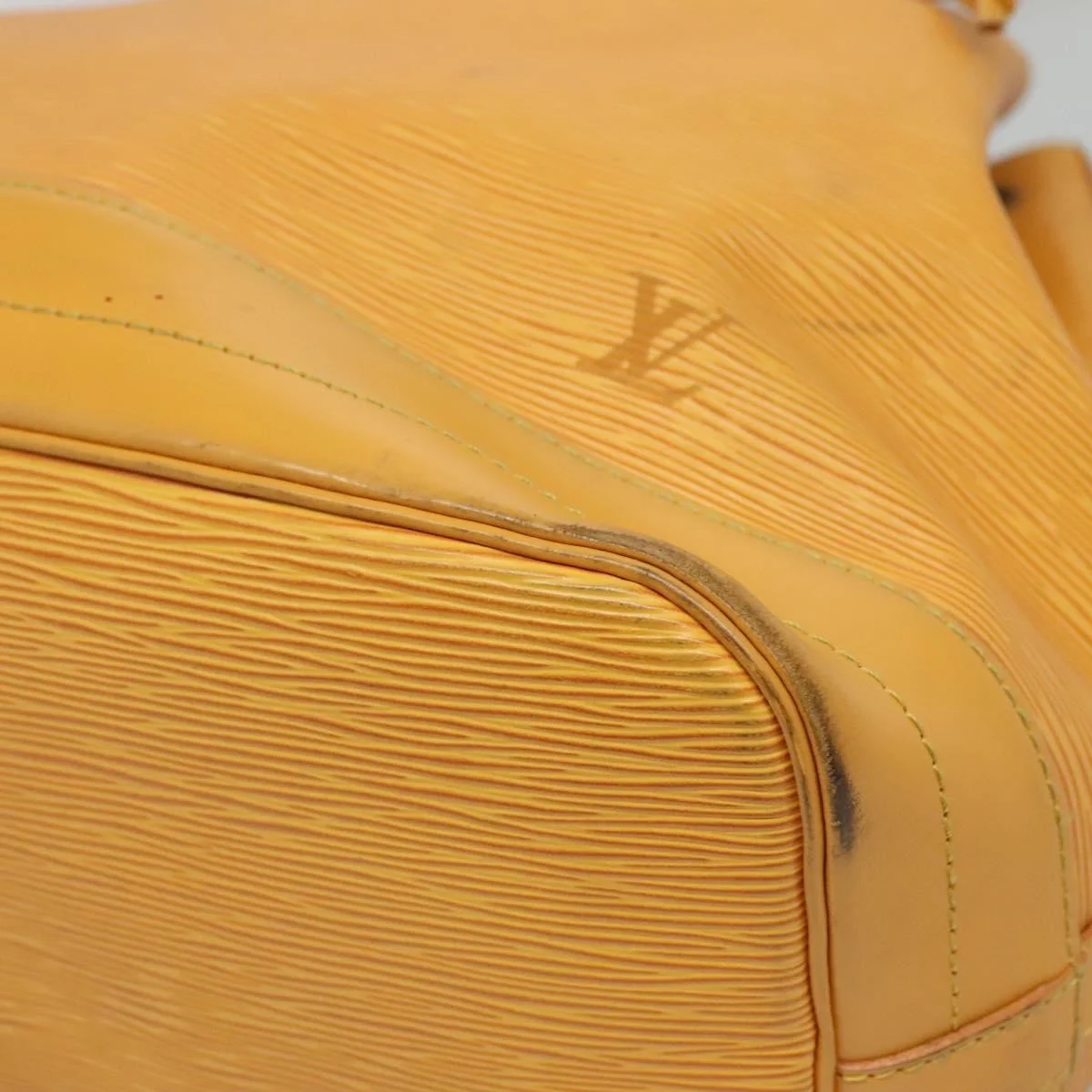Louis Vuitton Noe Handbag Epi Leather - Image 9