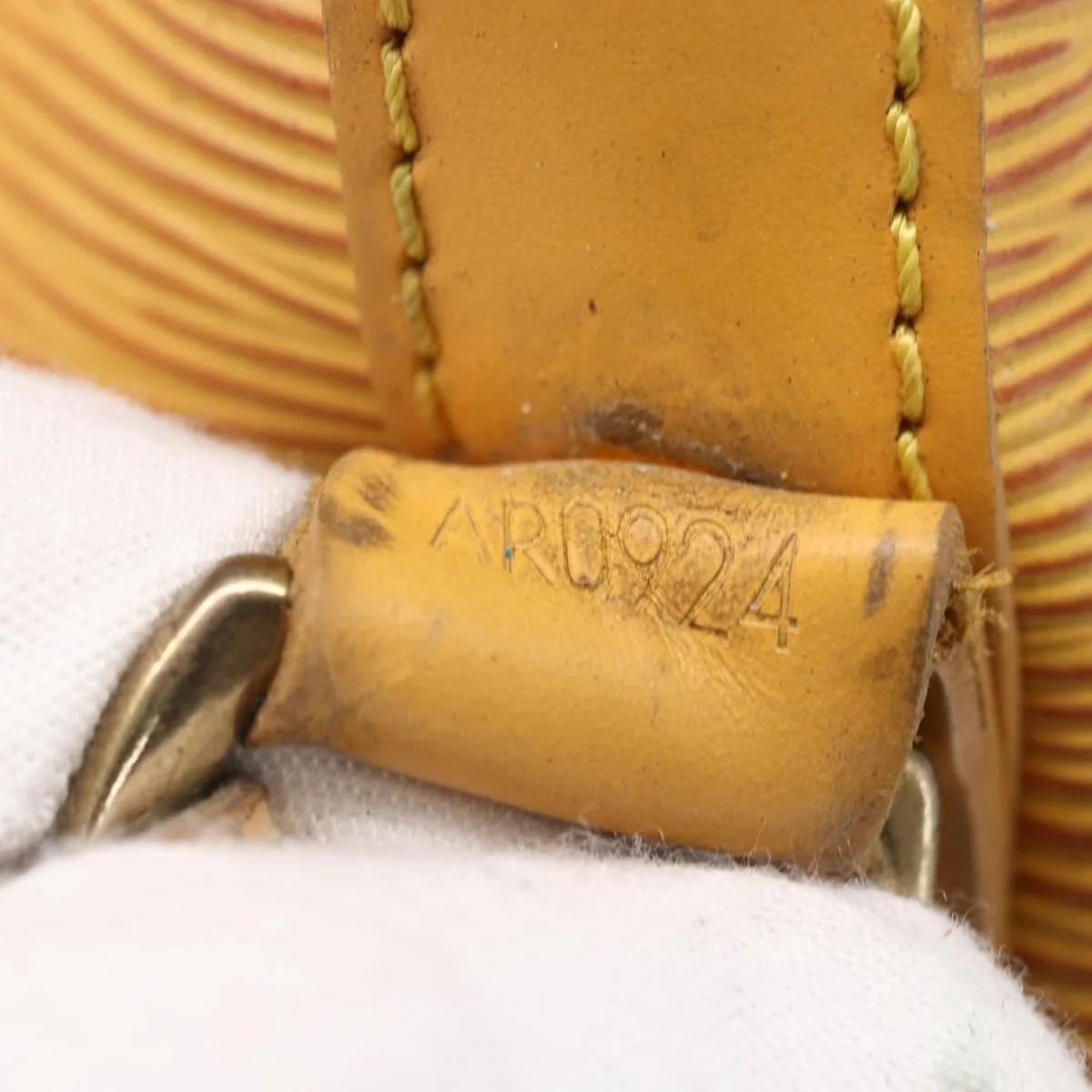 Louis Vuitton Petit Noe Handbag Epi Leather - Image 6