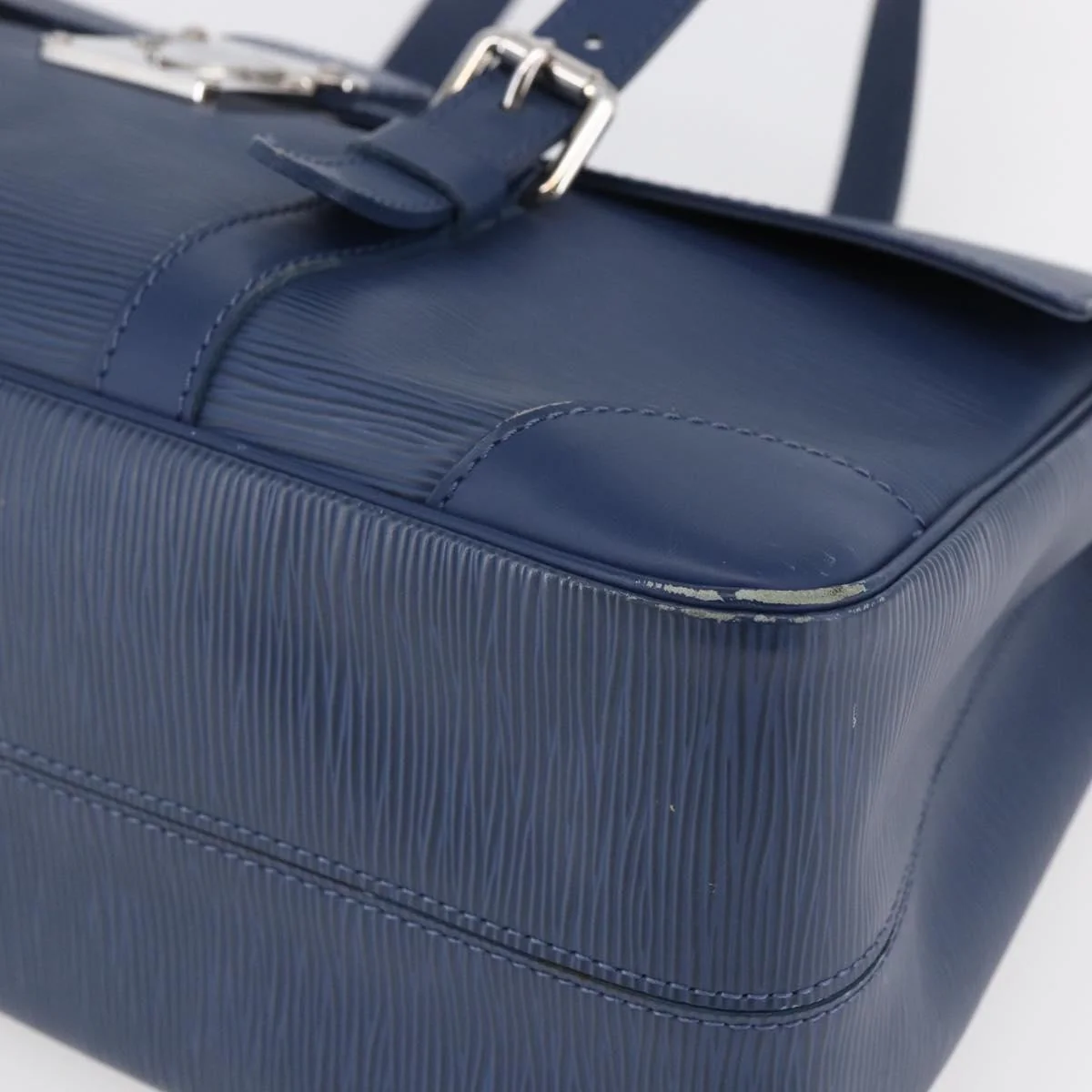 Louis Vuitton Segur Handbag Epi Leather - Image 9